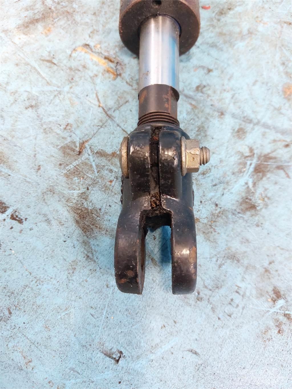 MacDon D60 Combine harvester spares & accessories
