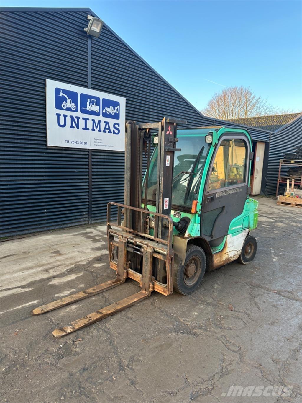 Mitsubishi FD25 Diesel trucks