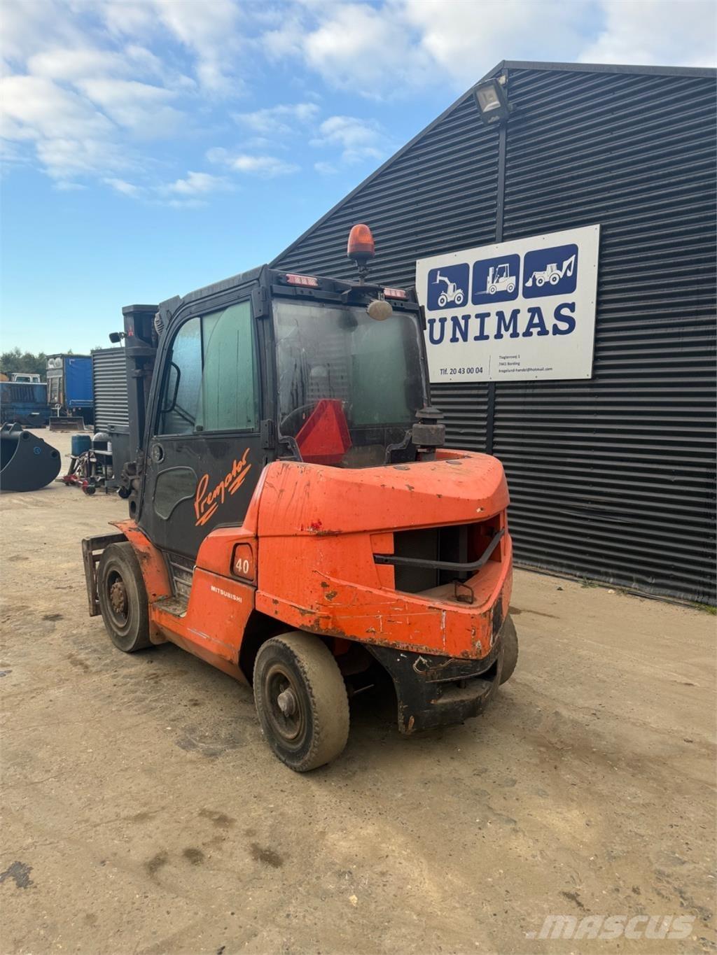 Mitsubishi FD40 Diesel trucks