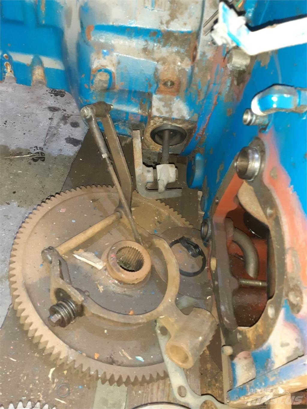 New Holland 8340 Transmission