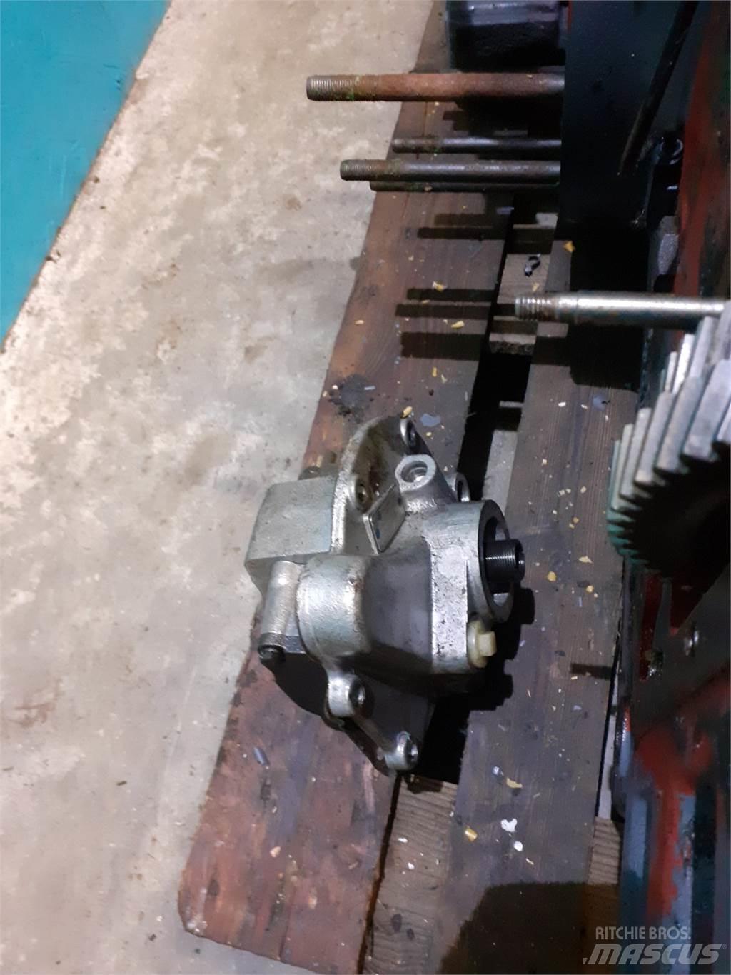 New Holland M135 Transmission