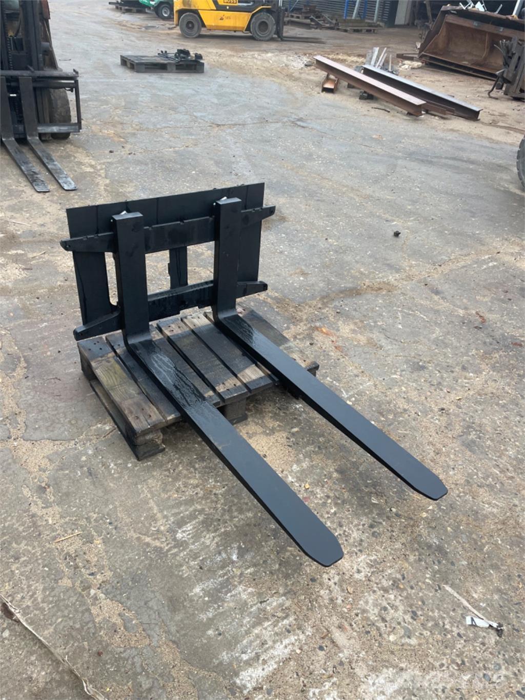 Thaler 2500kg Mini loaders