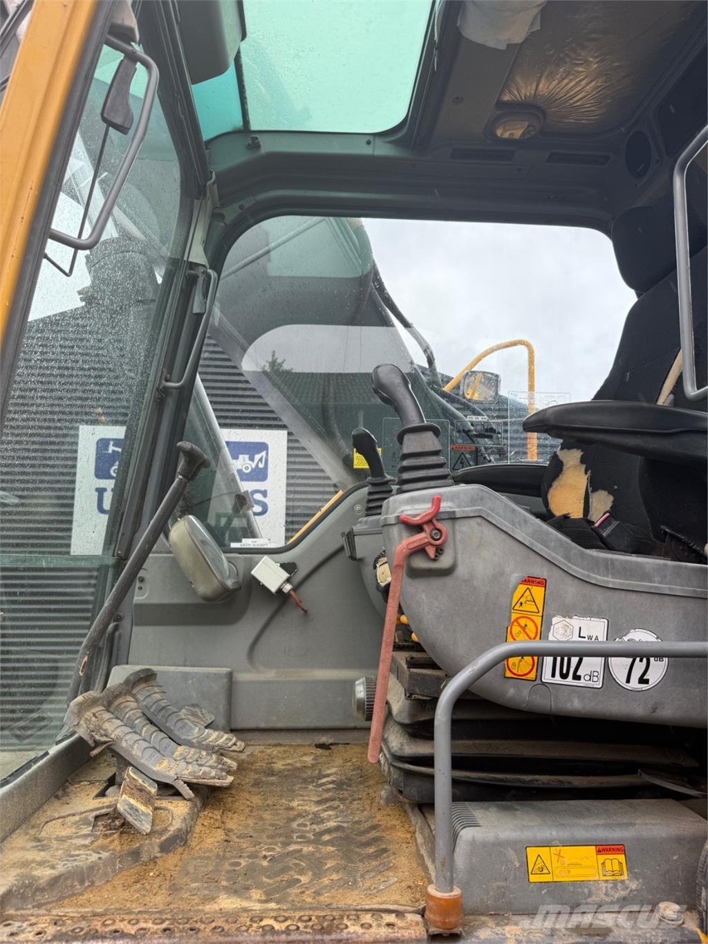 Volvo EC210 Crawler excavators