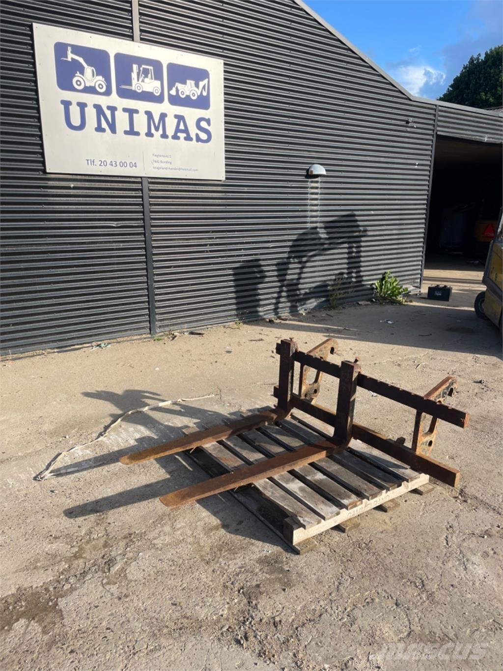 Volvo L30 Forks