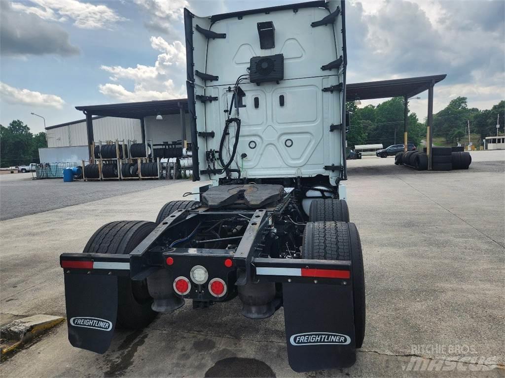 Freightliner 126 Truck Tractor Units