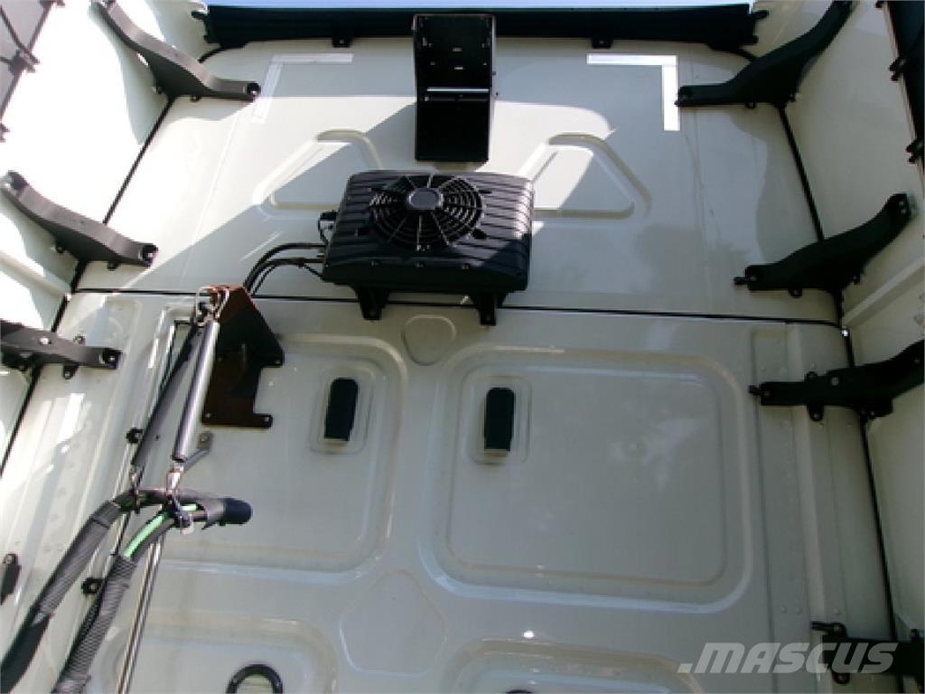Freightliner 126 Truck Tractor Units