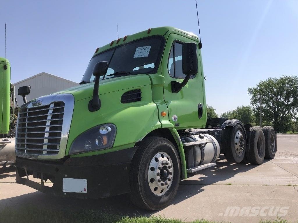 Freightliner CA113 Truck Tractor Units