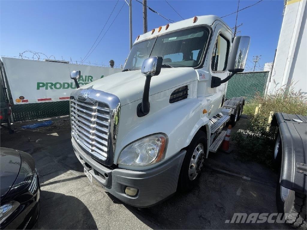 Freightliner CA113 Truck Tractor Units