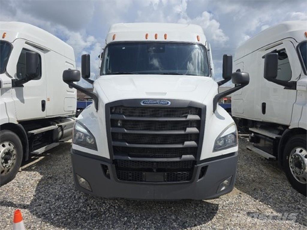Freightliner CAS116 Truck Tractor Units