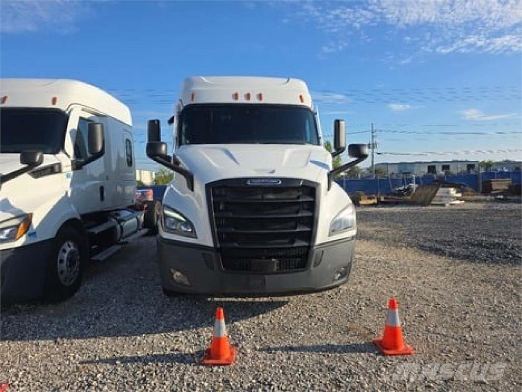Freightliner CAS116 Truck Tractor Units