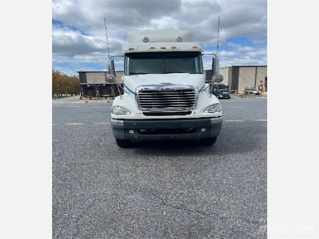 Freightliner CL112G Truck Tractor Units