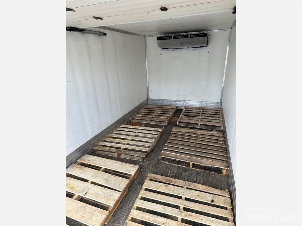 Freightliner M2 106 Temperature controlled trucks