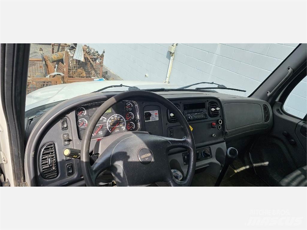 Freightliner M2 106 Flatbed/Dropside trucks