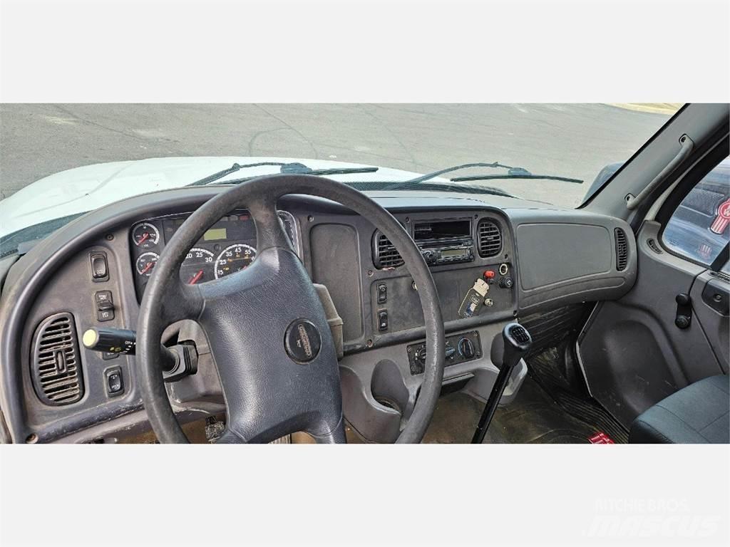 Freightliner M2 106 Flatbed/Dropside trucks