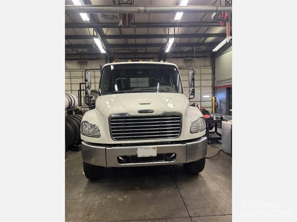 Freightliner M2 106 Flatbed/Dropside trucks