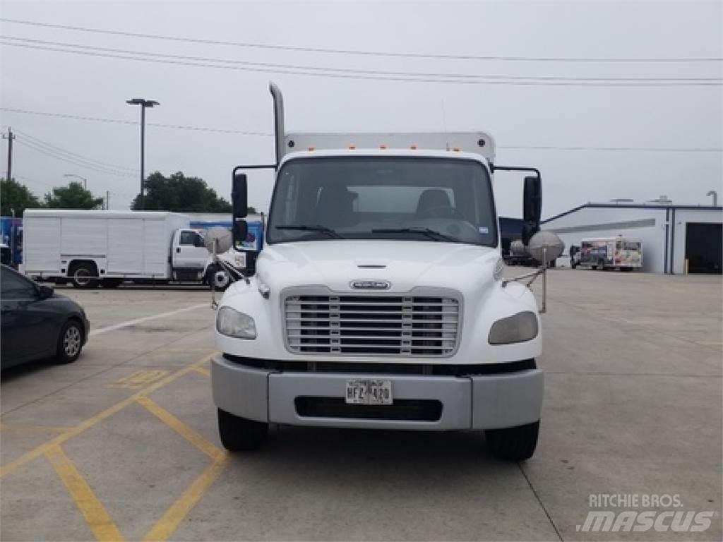 Freightliner M2106 Beverage delivery trucks