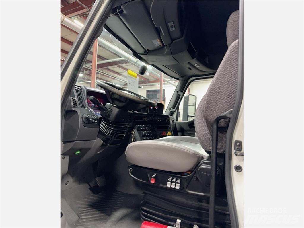 International LT Truck Tractor Units