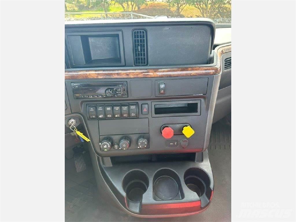International LT Truck Tractor Units