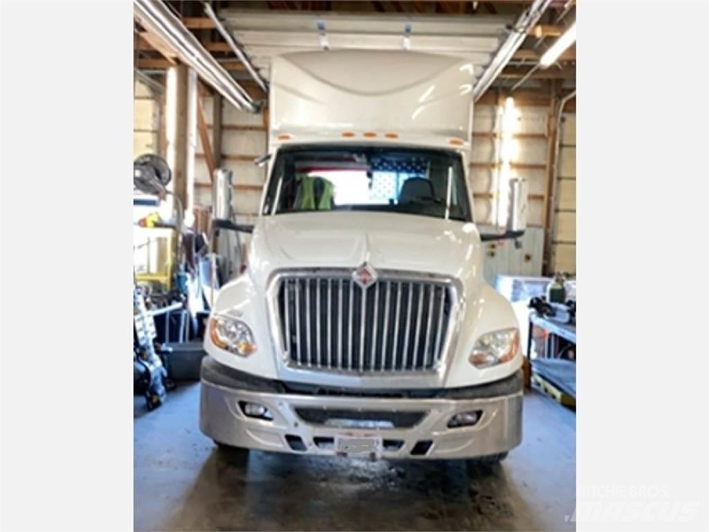 International LT Truck Tractor Units