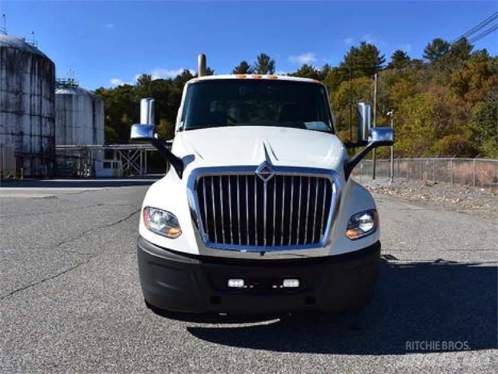 International LT625 Truck Tractor Units