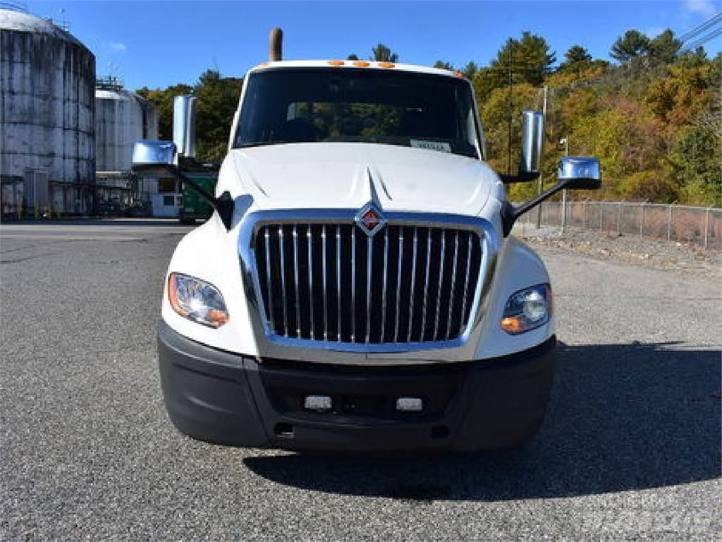 International LT625 Truck Tractor Units