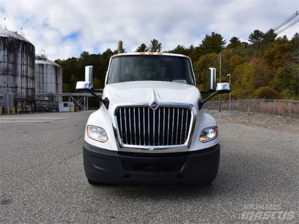 International LT625 Truck Tractor Units