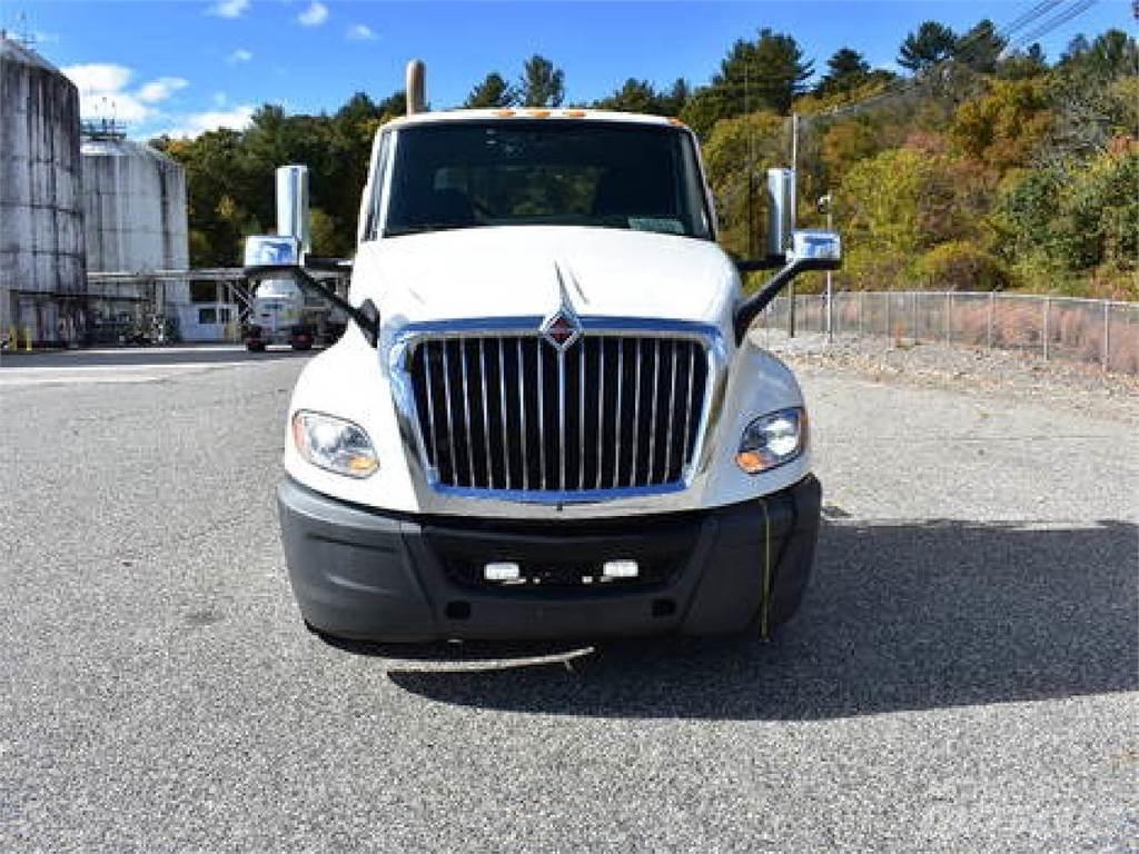 International LT625 Truck Tractor Units