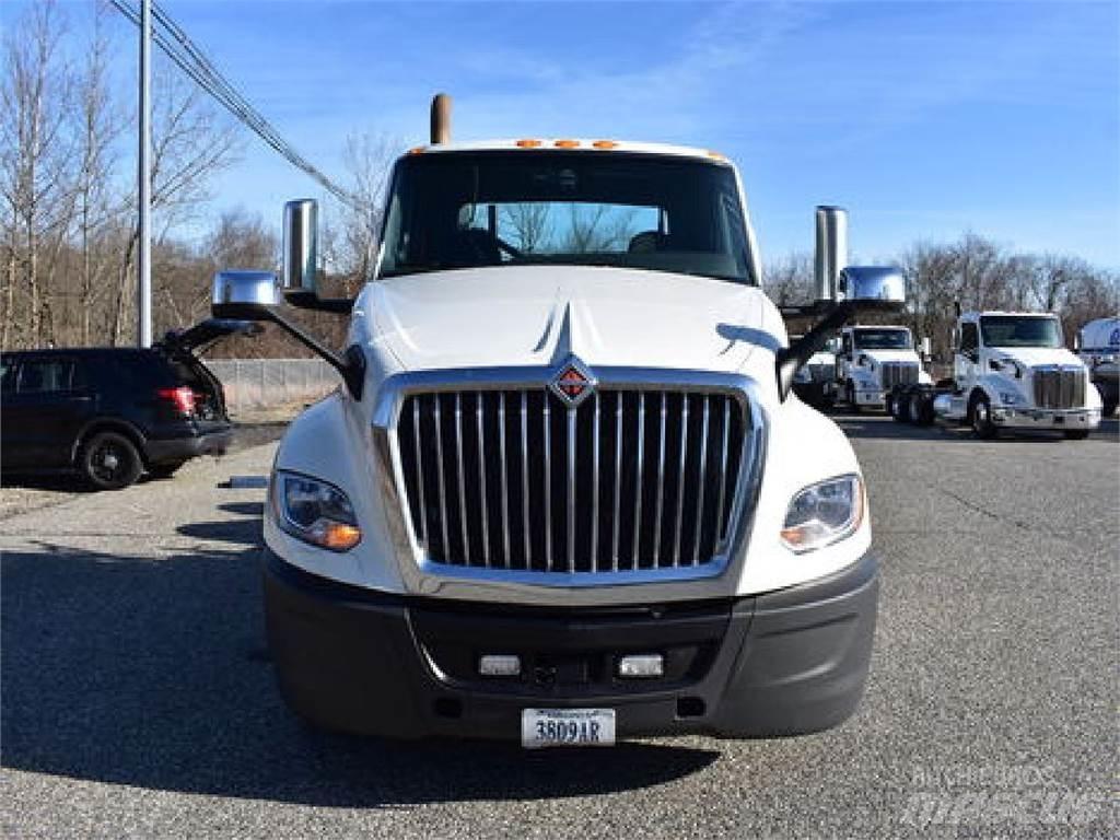 International LT625 Truck Tractor Units