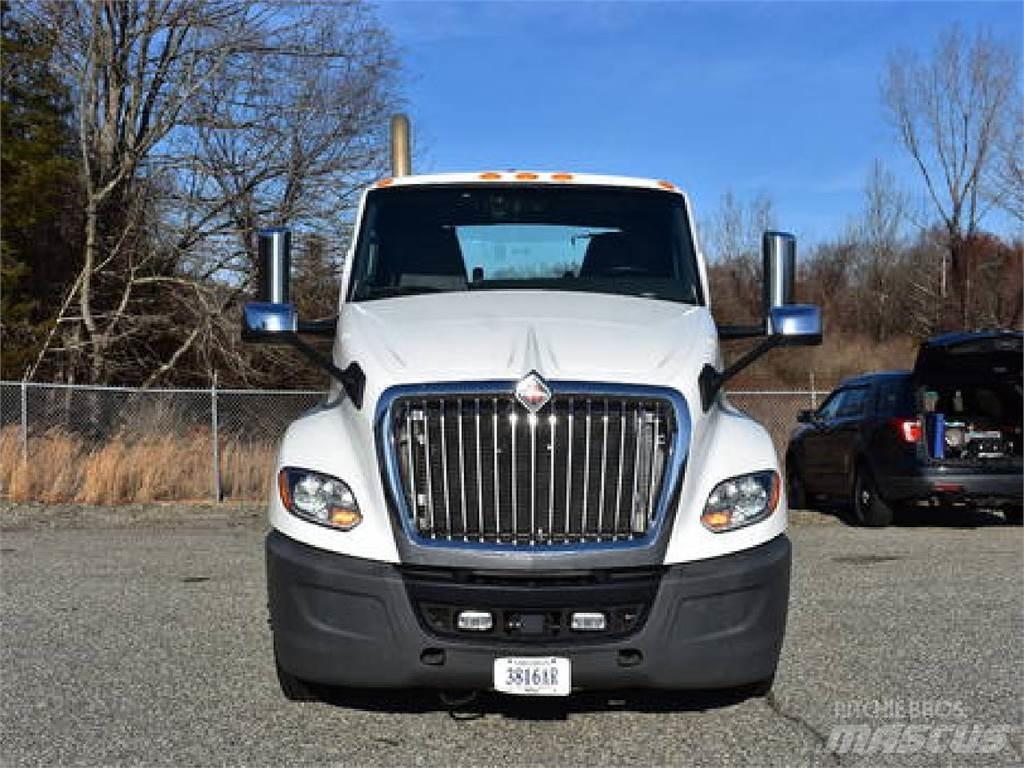 International LT625 Truck Tractor Units