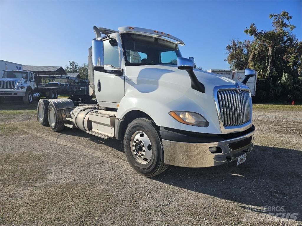 International LT625 Truck Tractor Units