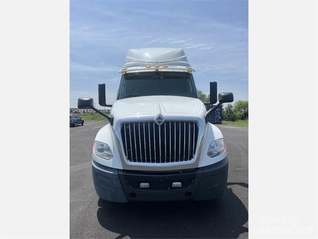 International LT625 Truck Tractor Units