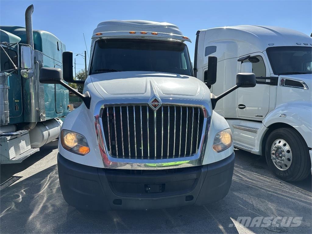 International LT625 Truck Tractor Units