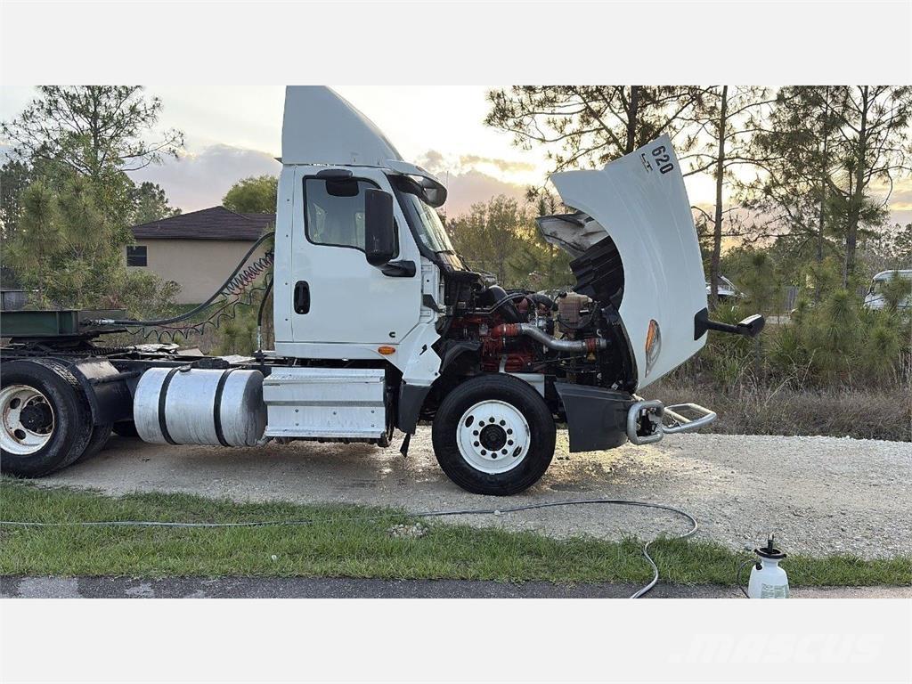 International LT625 Truck Tractor Units