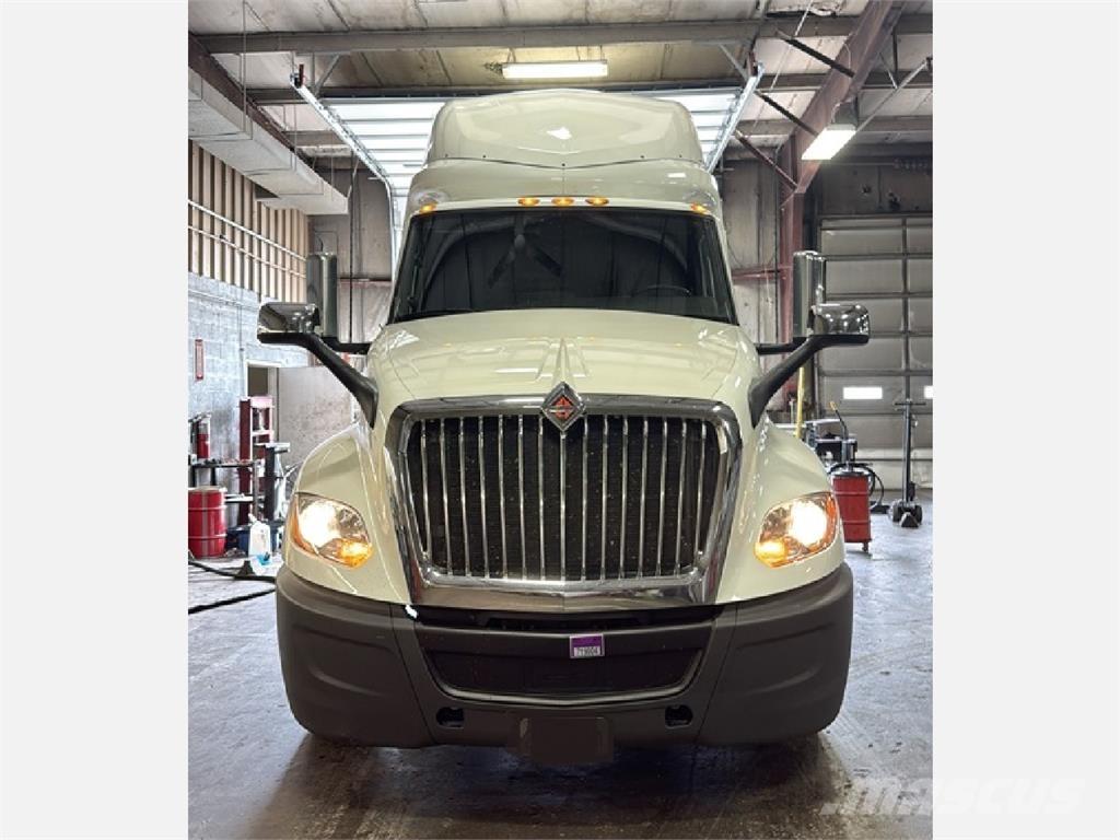 International LT625 Truck Tractor Units