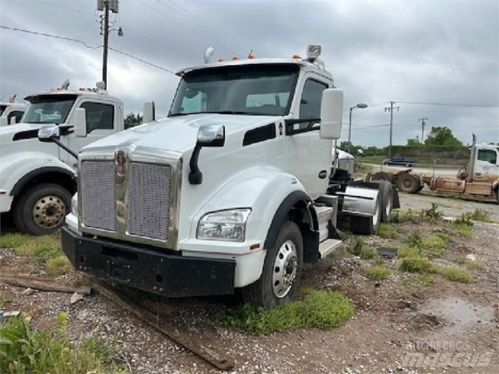 Kenworth T880 Truck Tractor Units