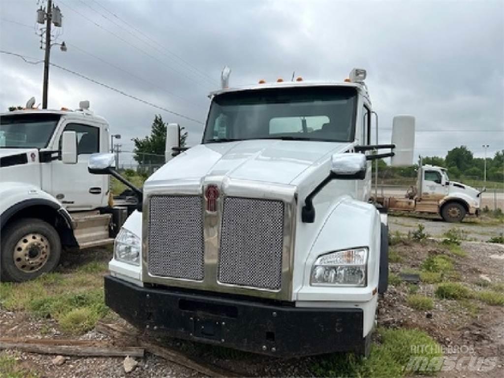 Kenworth T880 Truck Tractor Units