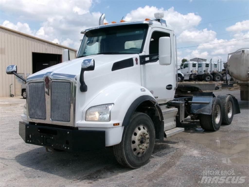 Kenworth T880 Truck Tractor Units