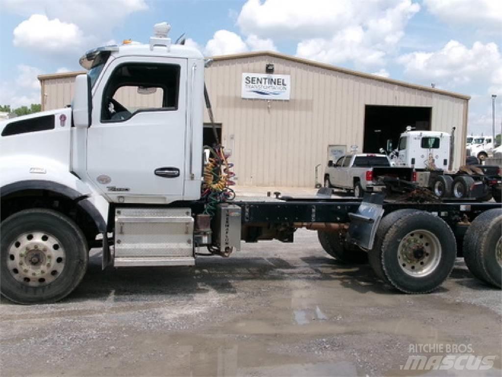 Kenworth T880 Truck Tractor Units