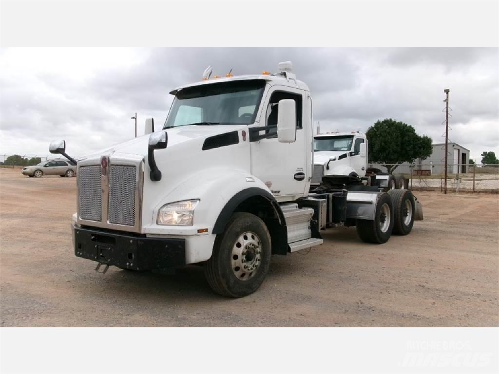 Kenworth T880 Truck Tractor Units