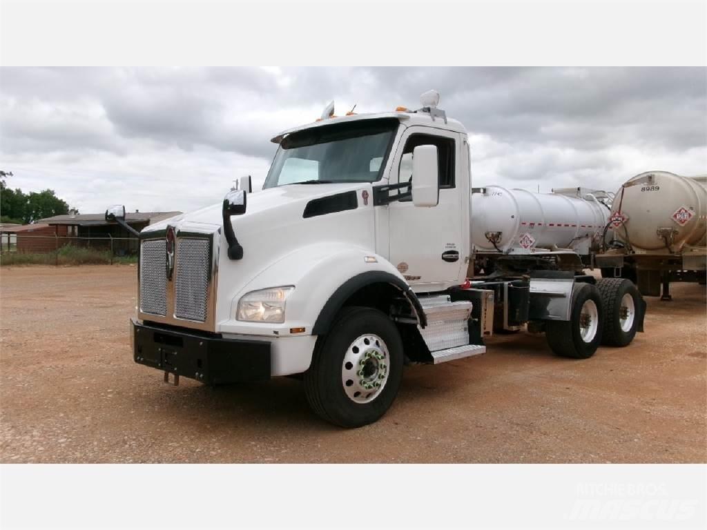 Kenworth T880 Truck Tractor Units