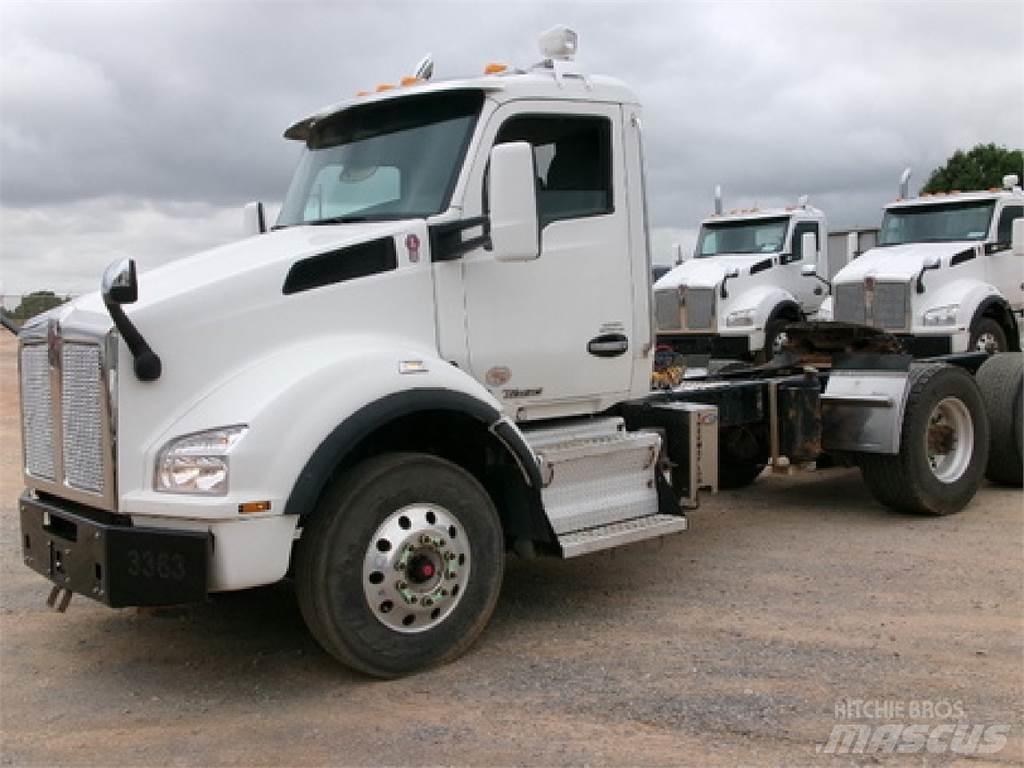 Kenworth T880 Truck Tractor Units