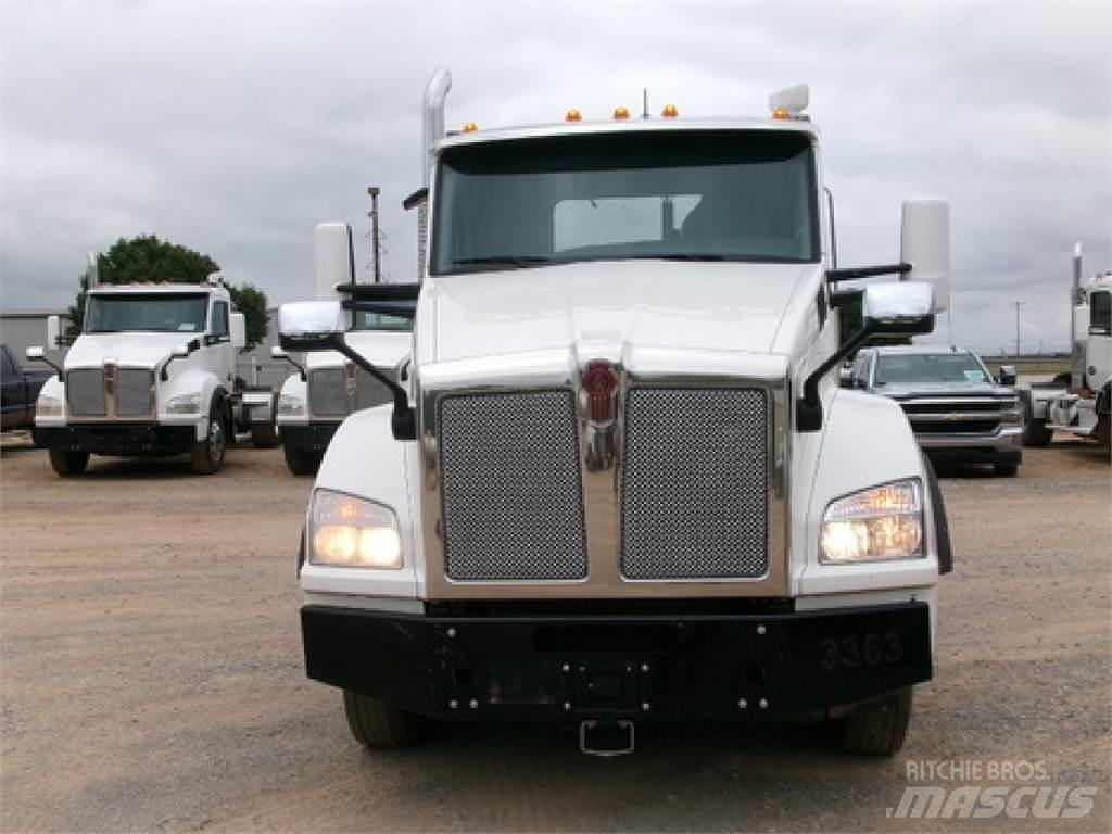 Kenworth T880 Truck Tractor Units