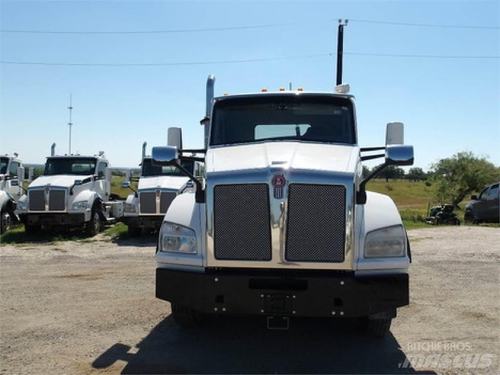 Kenworth T880 Truck Tractor Units