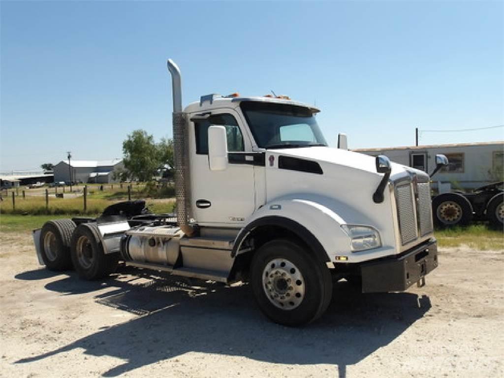 Kenworth T880 Truck Tractor Units