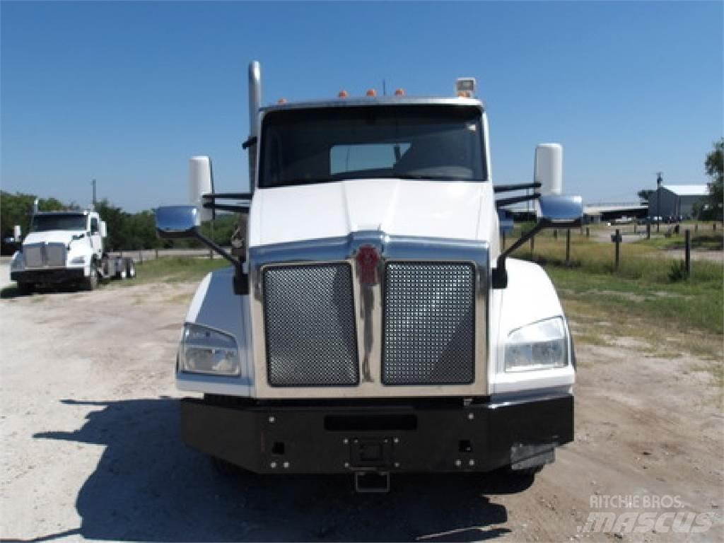 Kenworth T880 Truck Tractor Units