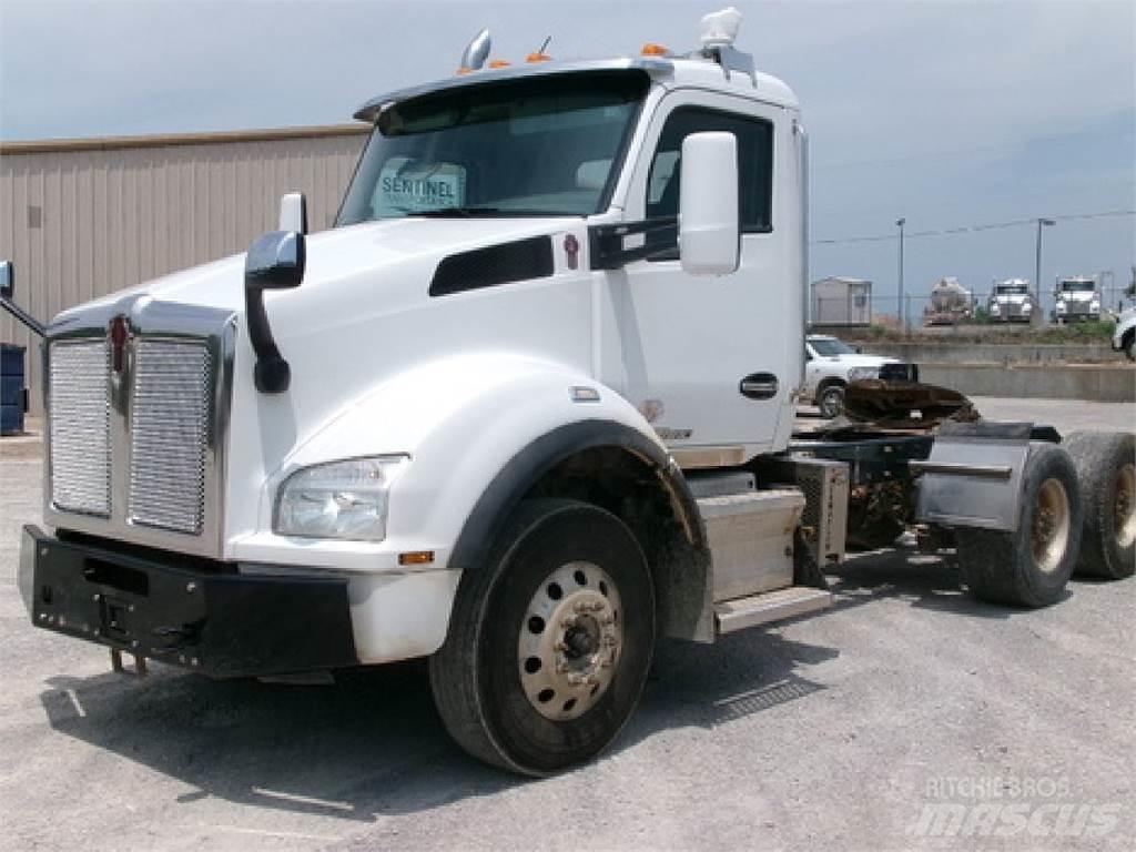 Kenworth T880 Truck Tractor Units