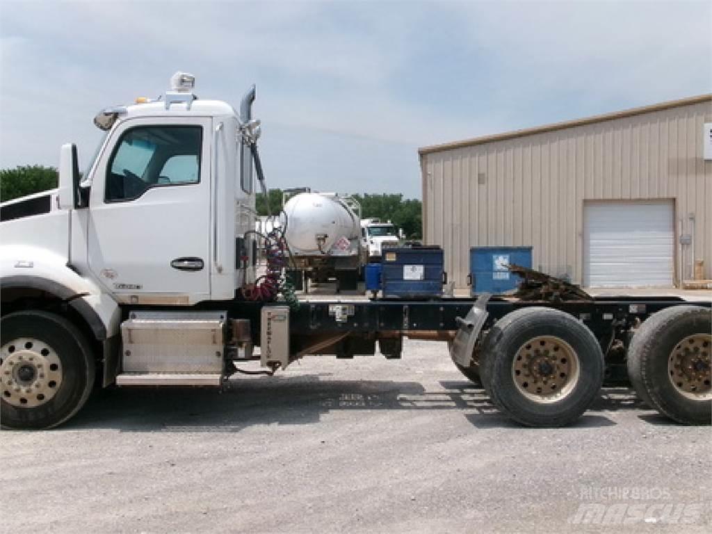 Kenworth T880 Truck Tractor Units