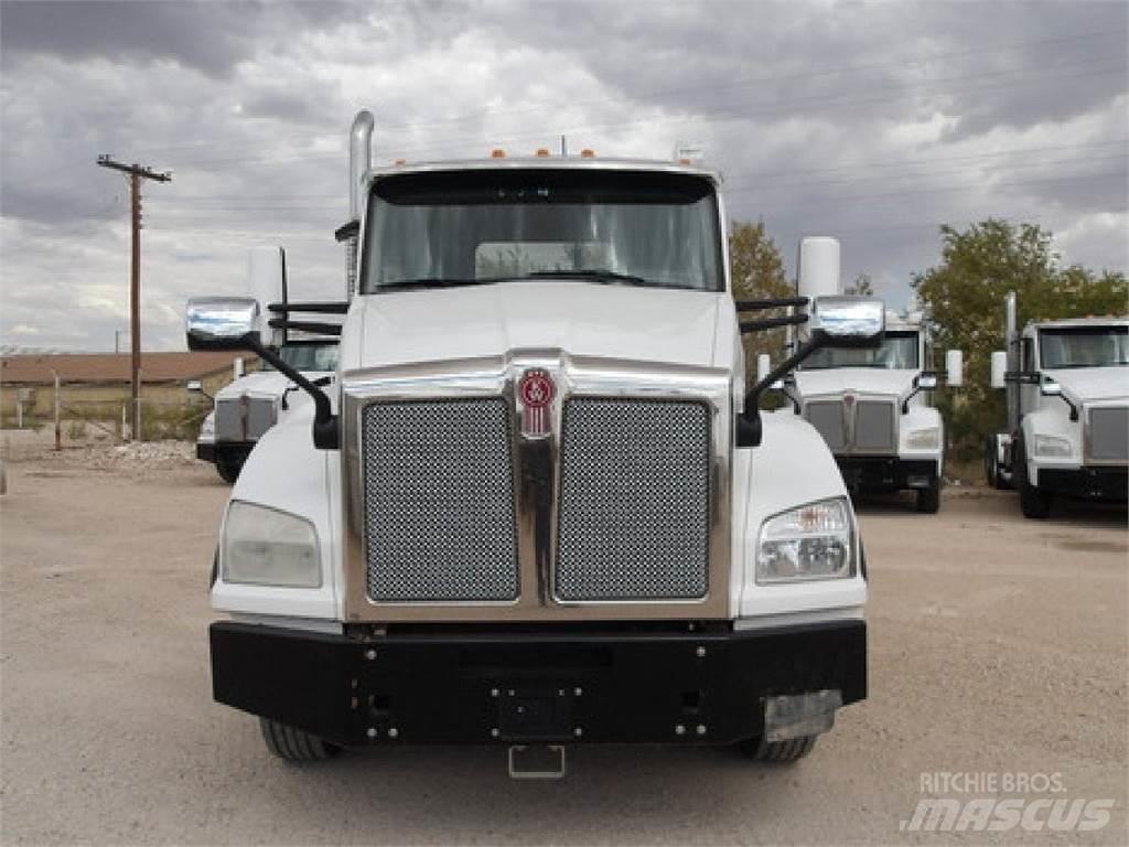 Kenworth T880 Truck Tractor Units