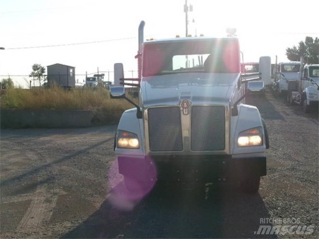Kenworth T880 Truck Tractor Units