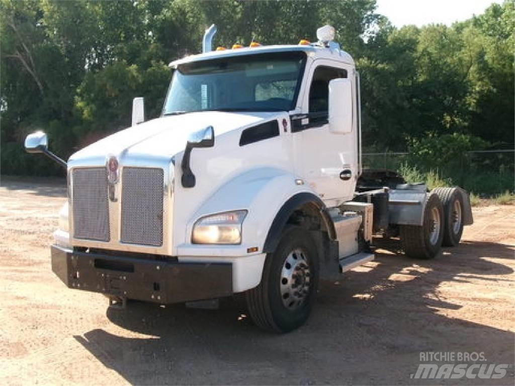 Kenworth T880 Truck Tractor Units